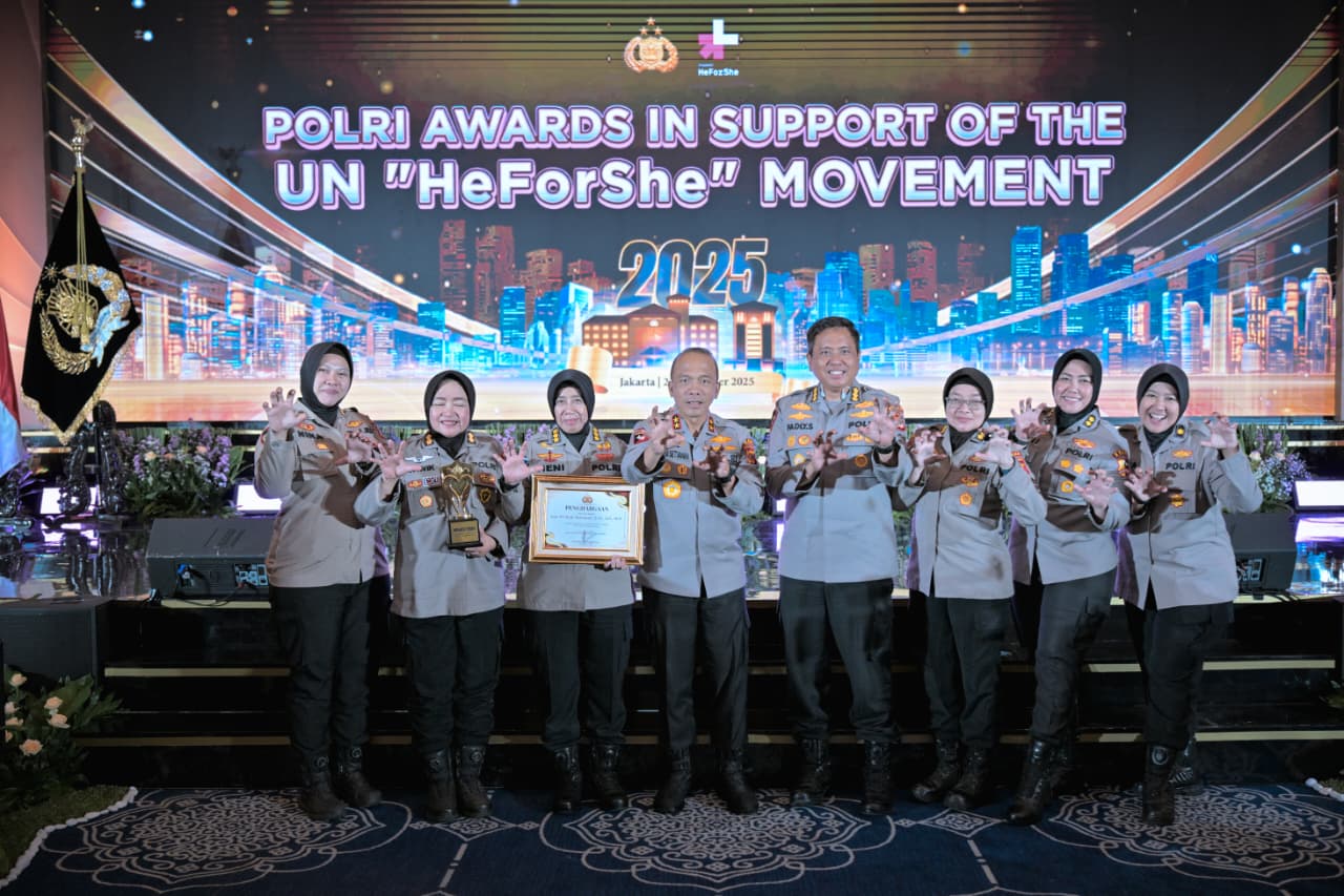Kapolda Jabar Terima Penghargaan Polri Awards “HeForShe” dari Kapolri