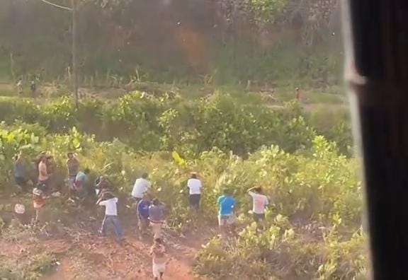 Ibu Bhayangkari Pandu Helikopter Bantuan ke Desa Terisolasi di Tapanuli Tengah