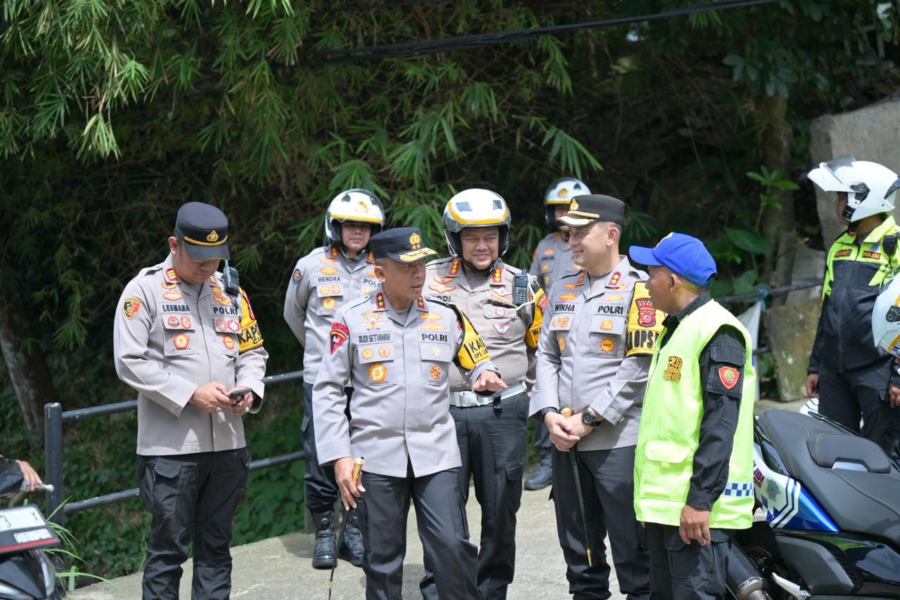 Supeltas bantu polisi urai kemacetan di jalur Puncak, Bogor