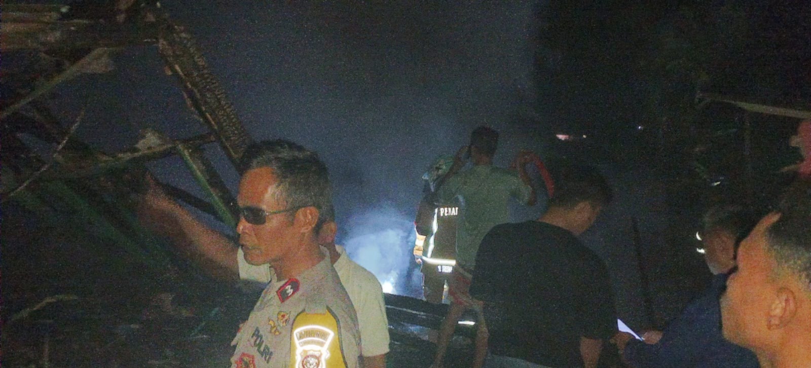 Polsek Leles Amankan TKP Kebakaran di Kampung Cilame