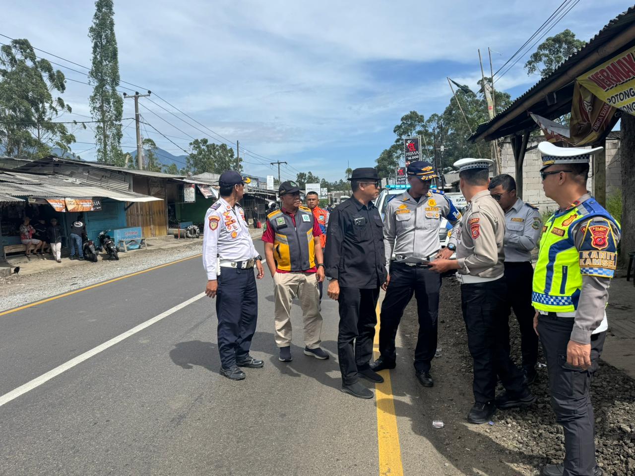 Jelang Libur Panjang Nataru, Polres Garut Survey Jalan menuju Kawasan Objek wisata Pantai Garut Selatan