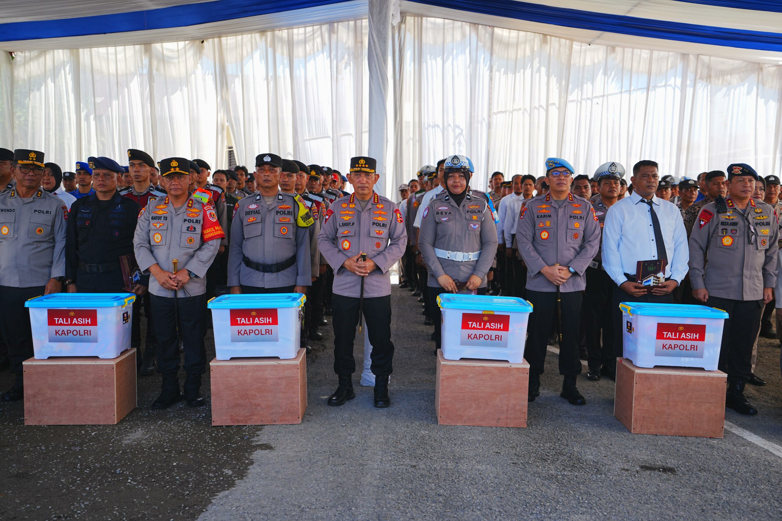 Kapolri Beri Motivasi dan Apresiasi kepada Anggota Polri Terdampak Bencana di Sumbar