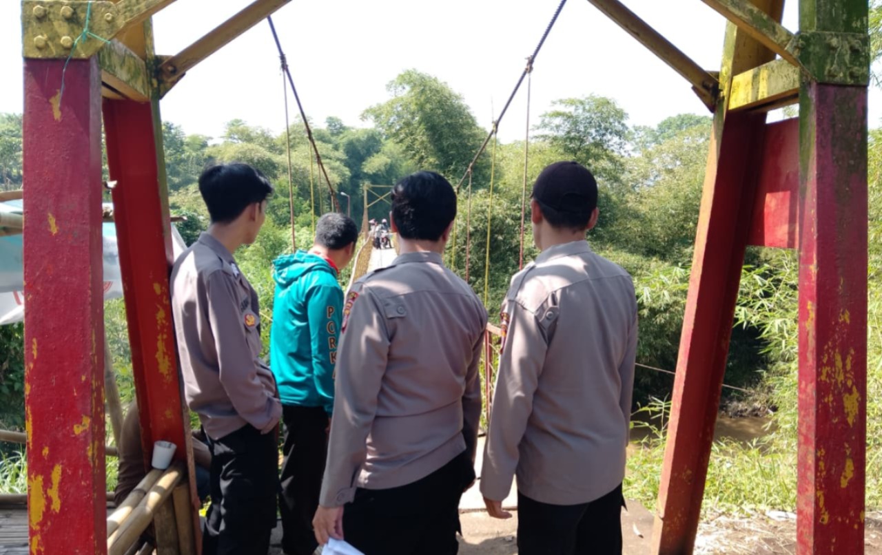 Polisi Lakukan Pencarian Korban Hanyut di Sungai Cimanuk