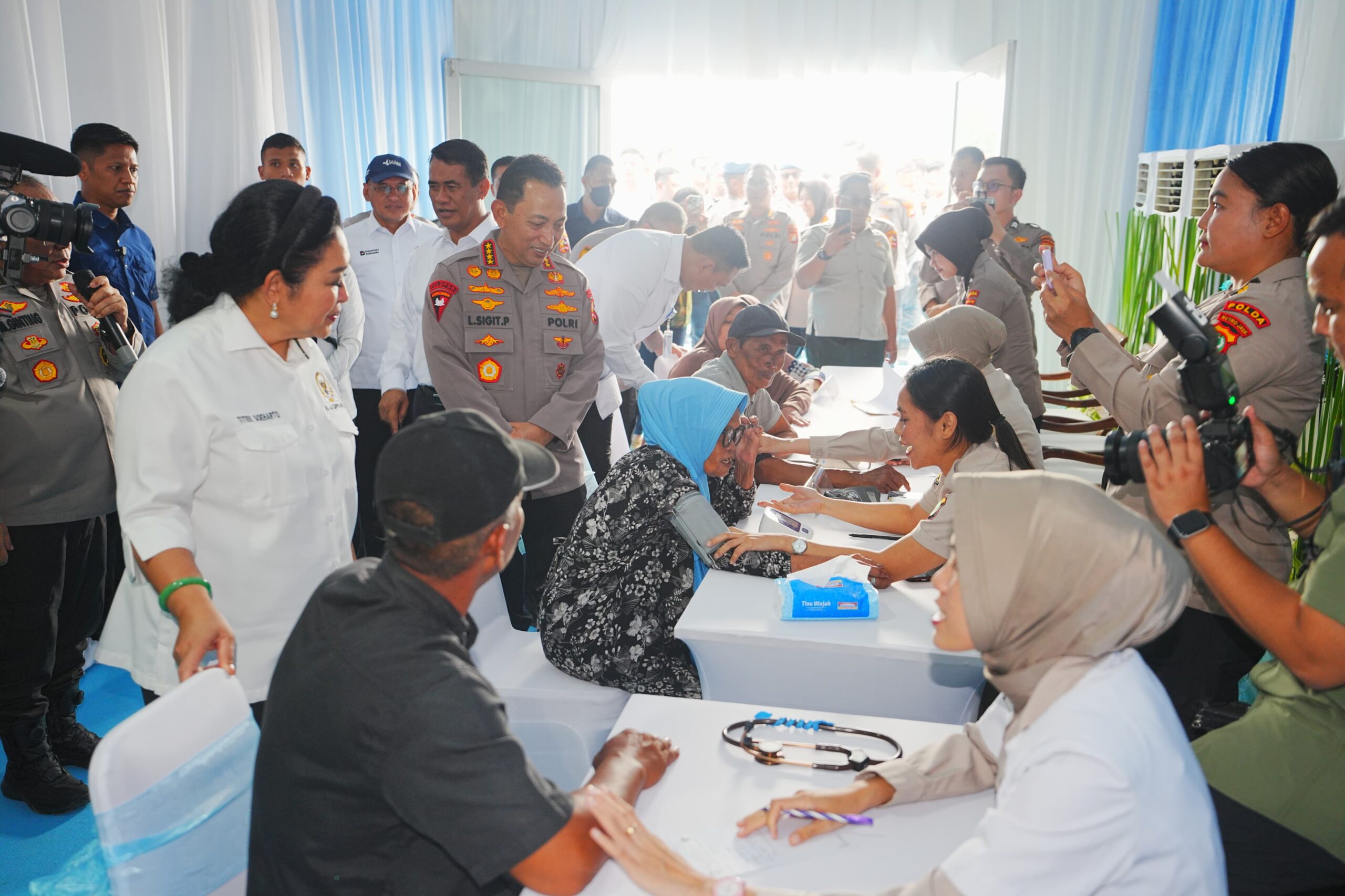 Panen Raya Jagung di Bekasi, Kapolri Salurkan Alsintan dan Sembako untuk Kelompok Tani dan Masyarakat