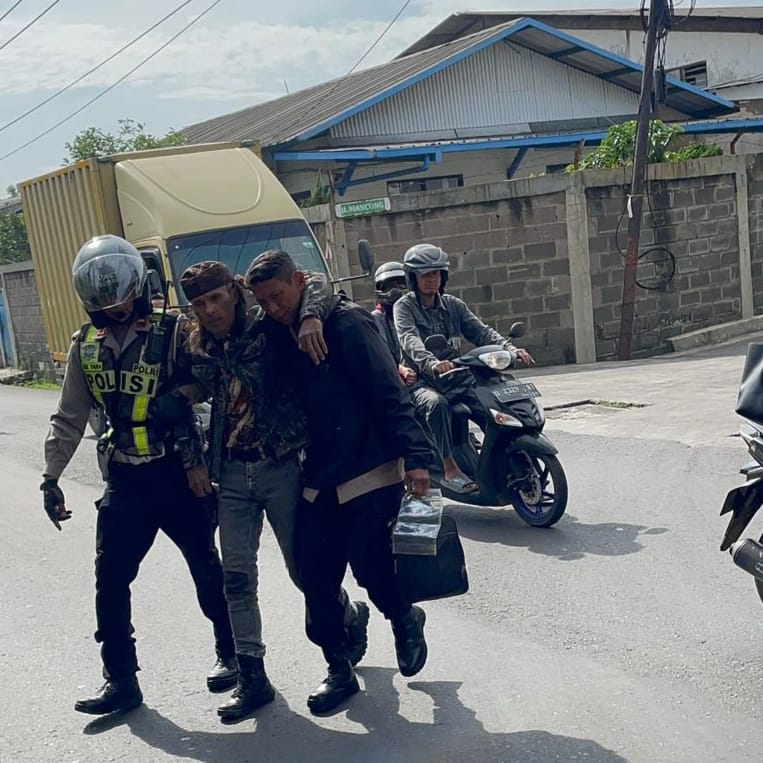 Kecelakaan Motor di Cibaligo, Anggota Poisi Sigap Menolong