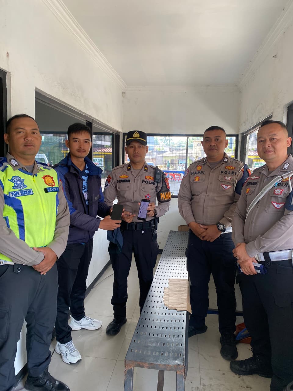 Gerak Cepat Polisi, Ponsel Warga yang Tertinggal di Angkot Berhasil Ditemukan di Pasar Wanaraja