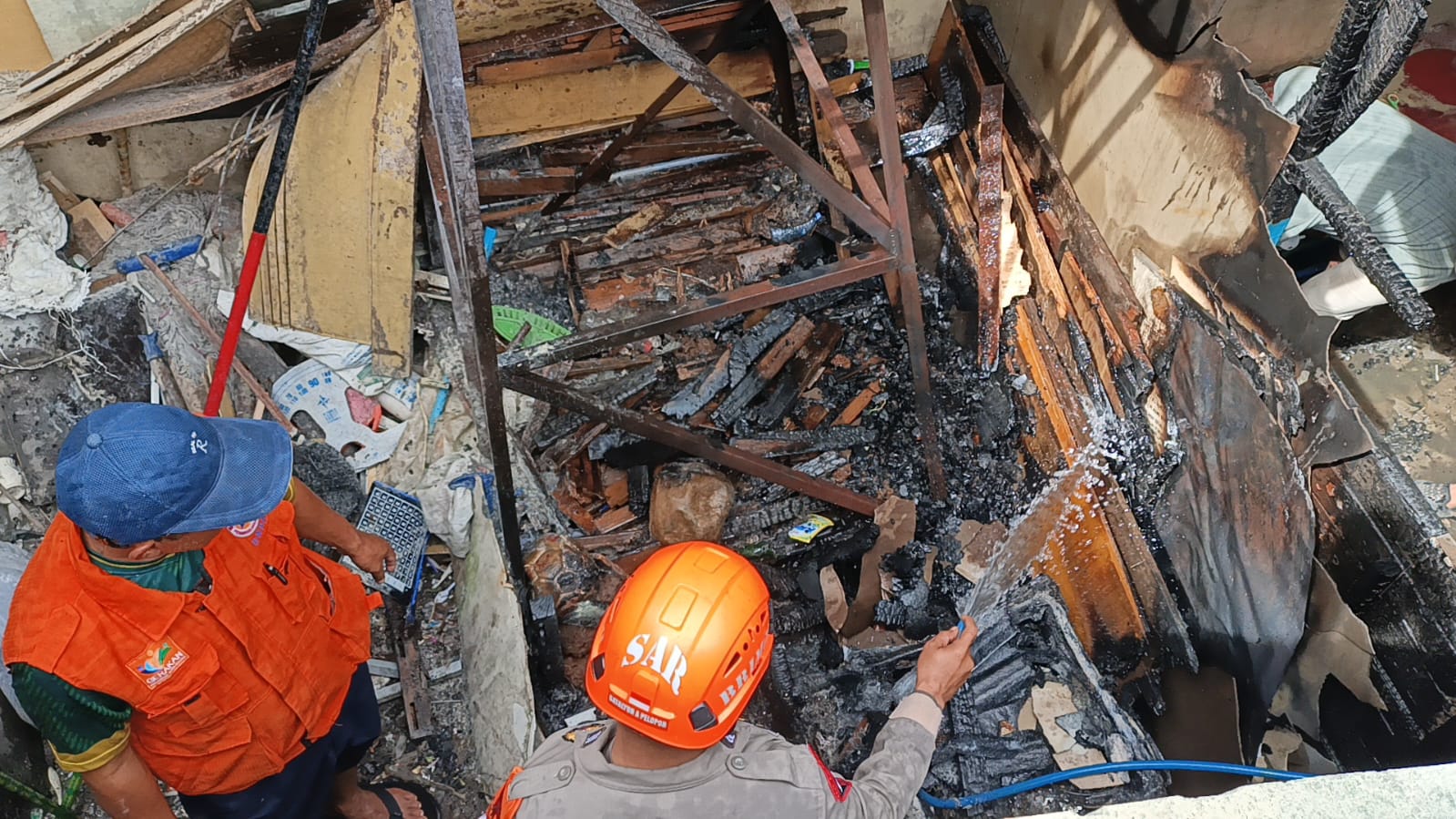 Sigap Tangani Kebakaran Sekolah, Sat Brimob Polda Jabar Pastikan Situasi Aman