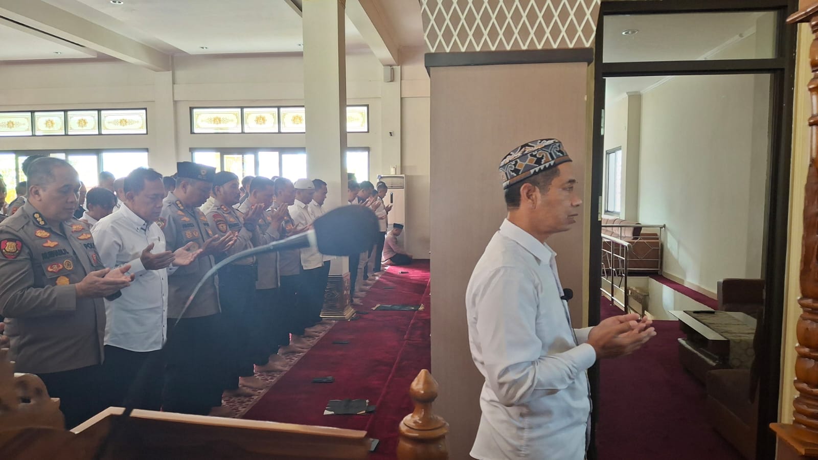 Polda Jabar Gelar Sholat Ghaib untuk Korban Bencana Longsor di Cisarua