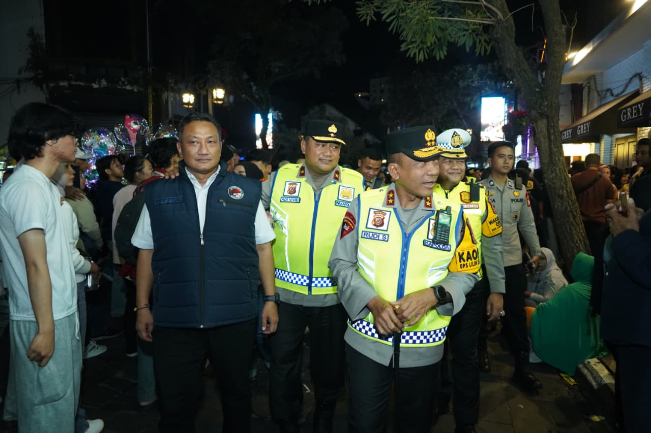Kapolda Jabar : Masyarakat Rayakan Malam Pergantian Tahun Baru 2026 Tanpa Kembang Api dan Petasan, Meriah, Aman serta Kondusif