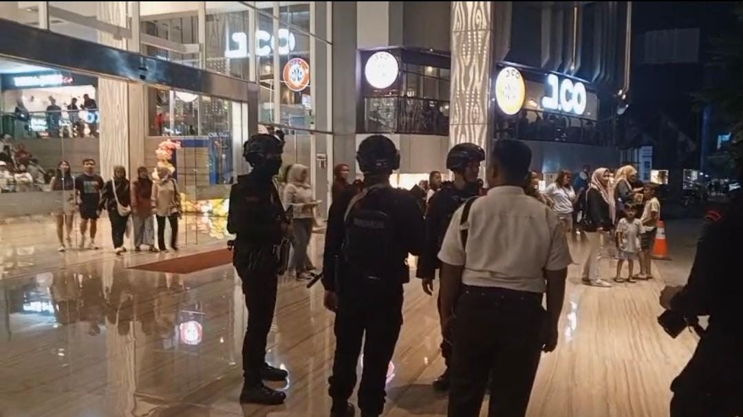 Patroli Dialogis Sat Brimob Polda Jabar Hadirkan Rasa Aman di Cirebon, Situsi Tetap Kondusif