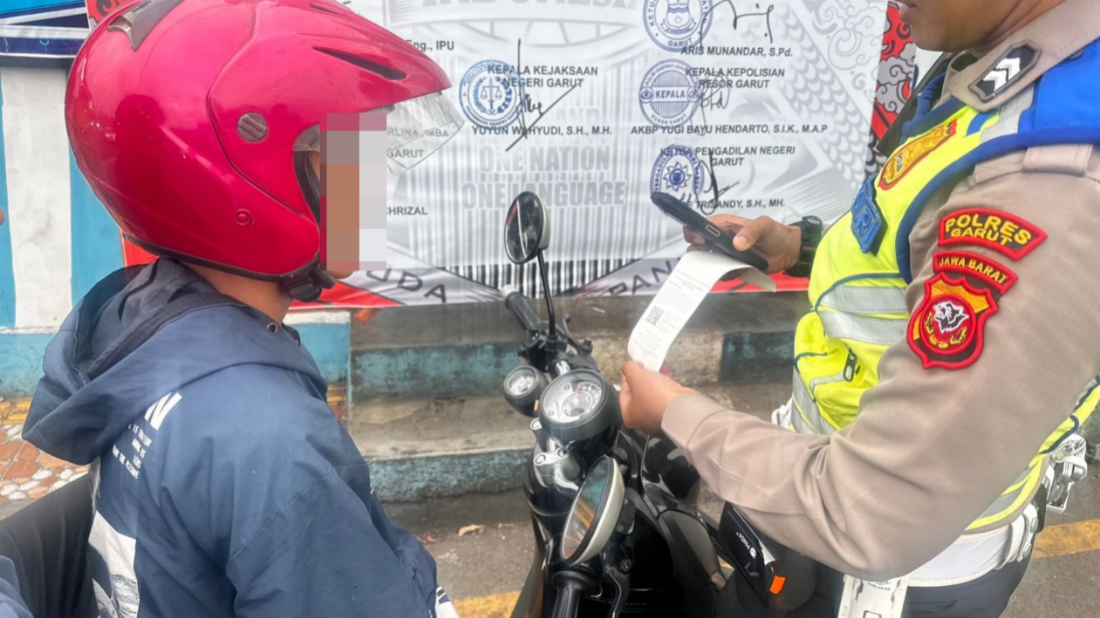 Satlantas Polres Garut Terapkan ETLE Handheld