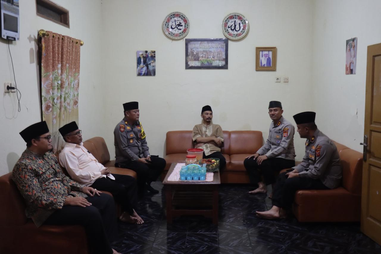 Kapolres Garut Laksanakan Kunjungan dan Silaturahmi ke Ponpes Al Ulfah Malangbong