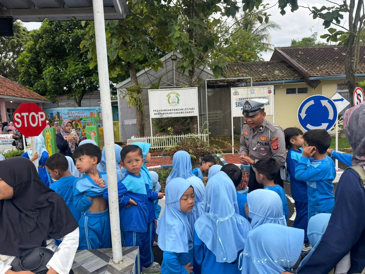 Satlantas Polres Garut Gelar Kegiatan Polisi Sahabat Anak, Edukasi Tertib Lalu Lintas Sejak Dini