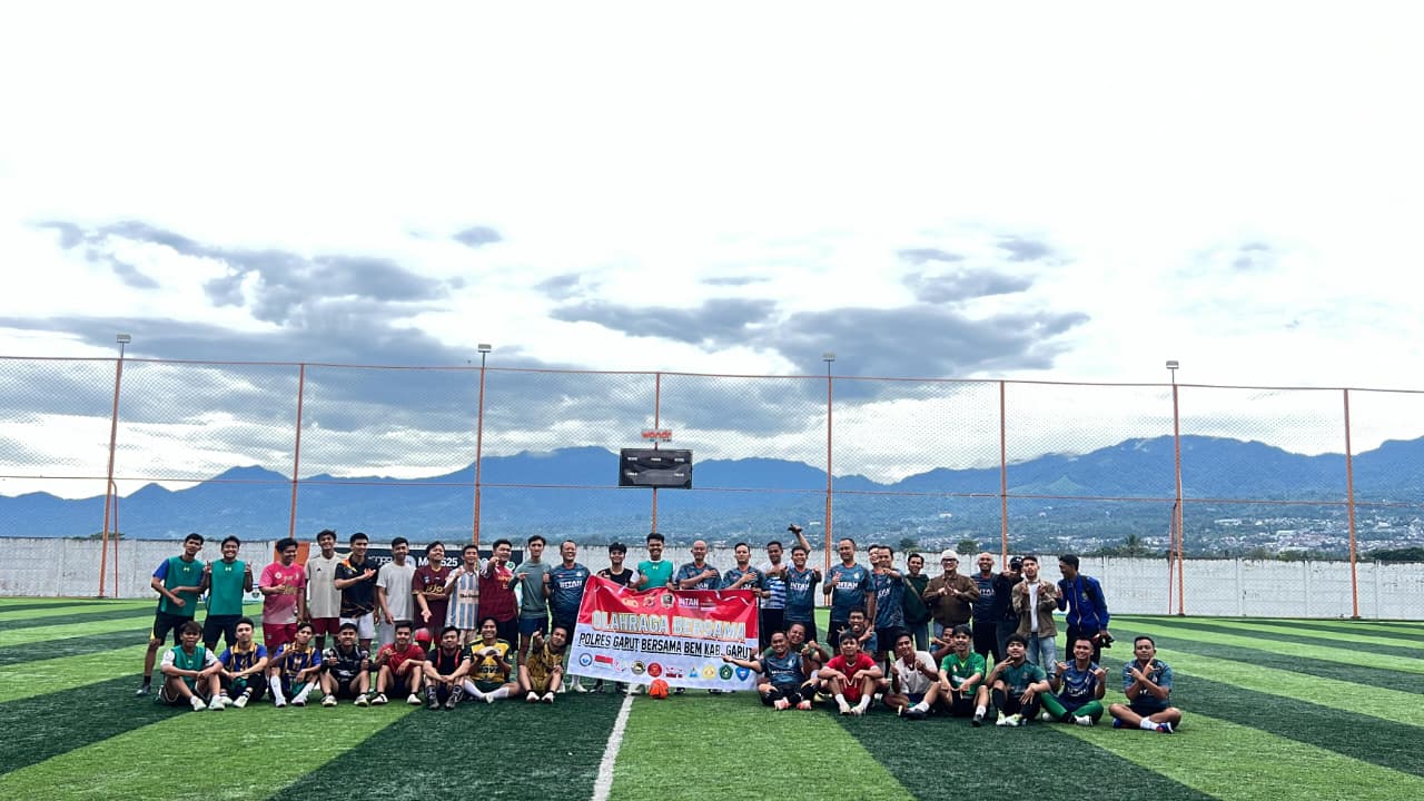 Bangun Keakraban Lewat Lapangan Hijau, Polres Garut dan BEM Garut Gelar Fun Game Mini Soccer
