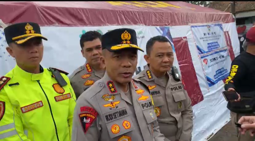 Kapolda Jabar Apresiasi Kepada Semua Pihak yang Terlibat dalam Penanganan Bencana Longsor Cisarua