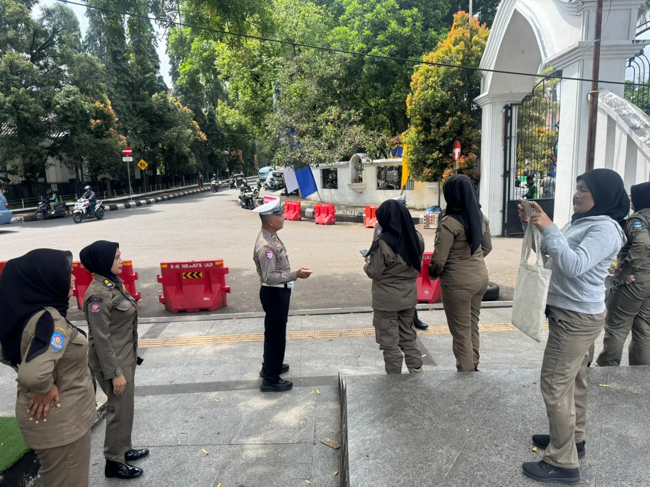 Satlantas Polres Garut Sosialisasikan Edukasi Keselamatan Berlalu Lintas di Alun-Alun Garut