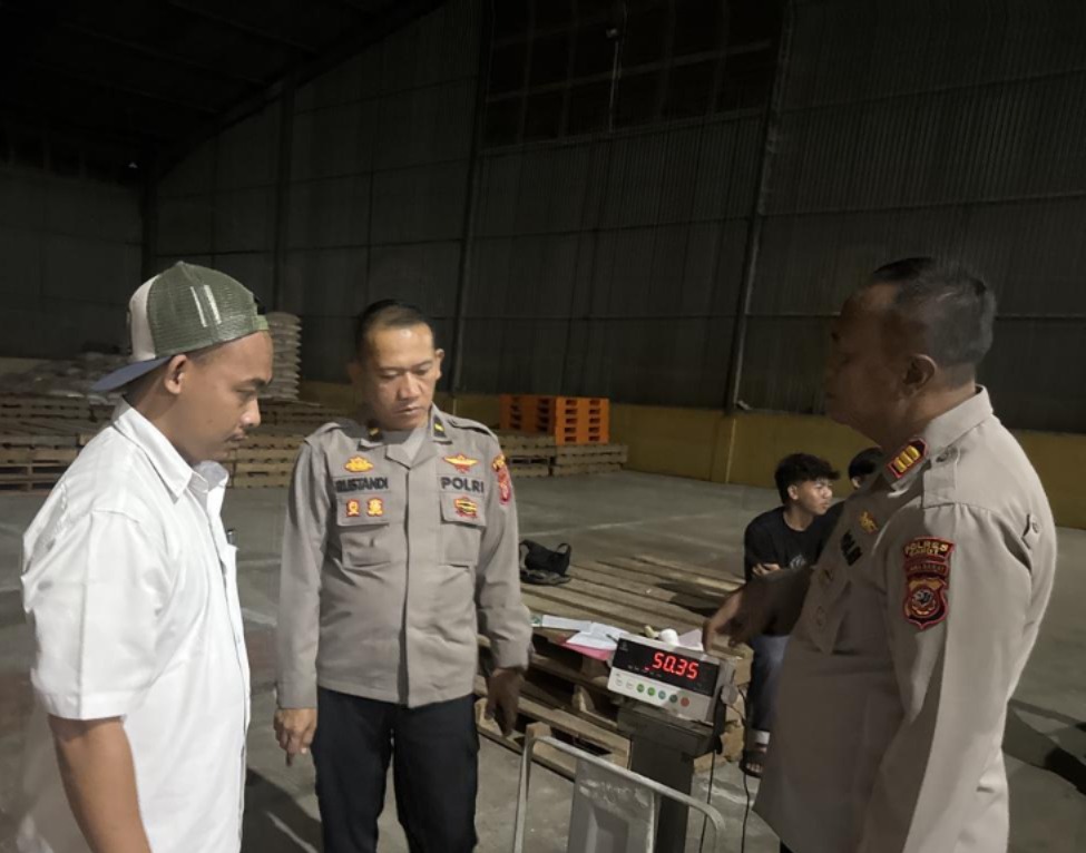 Kawal Ketahanan Pangan, Polsek Sukawening Monitoring Serapan 10 Ton Jagung oleh Bulog Garut