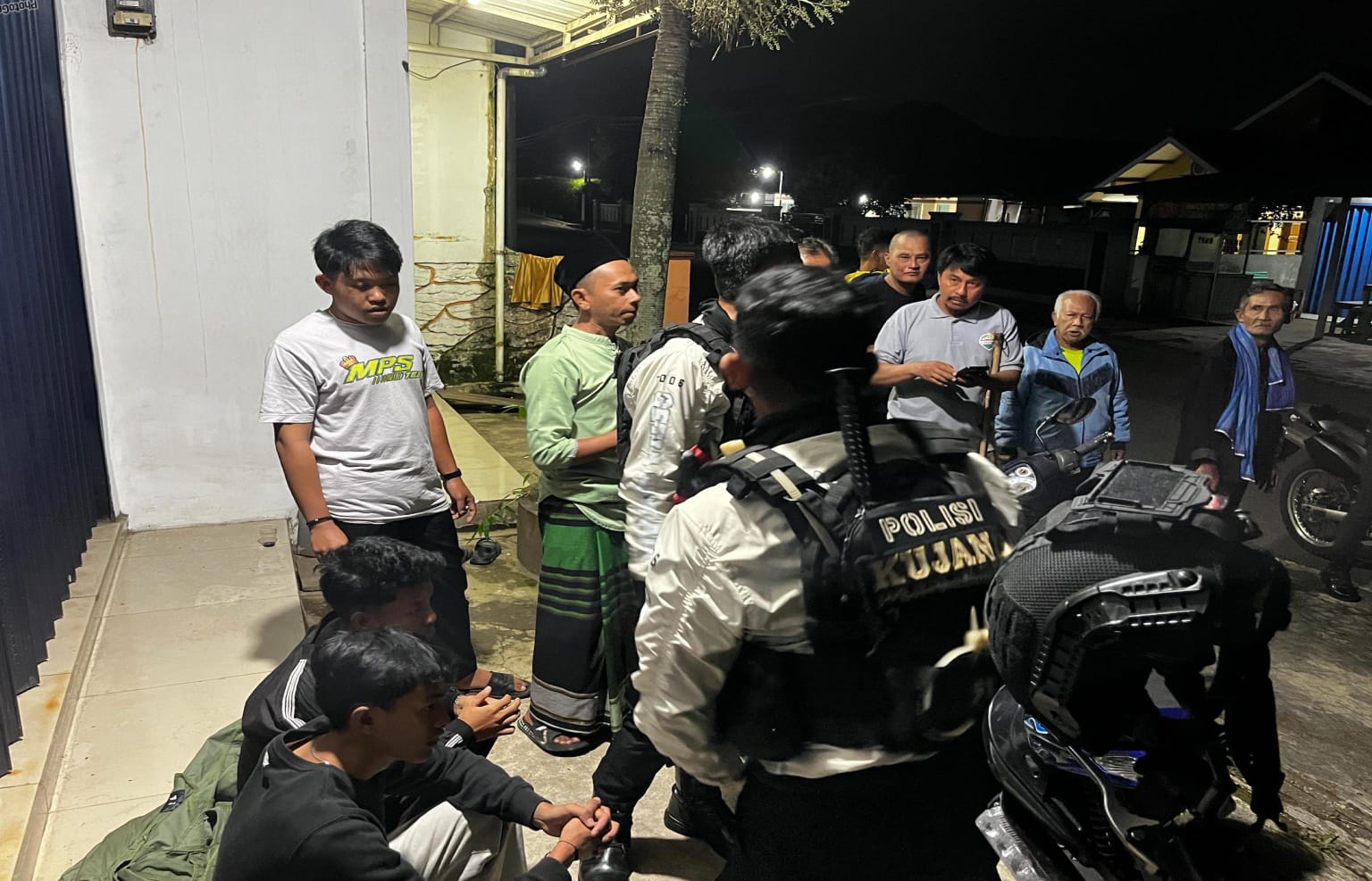 POLISI AMANKAN 10 REMAJA DAN SENJATA TAJAM, GAGALKAN AKSI PERANG SARUNG