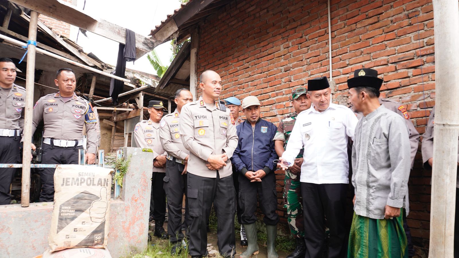 Polres Garut Wujudkan Kepedulian, Bedah Rumah Lansia di Karangpawitan