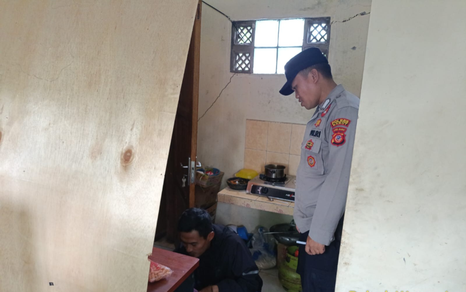 Polsek Wanaraja Gencar Razia Miras, Sejumlah Botol Minuman Keras Diamankan