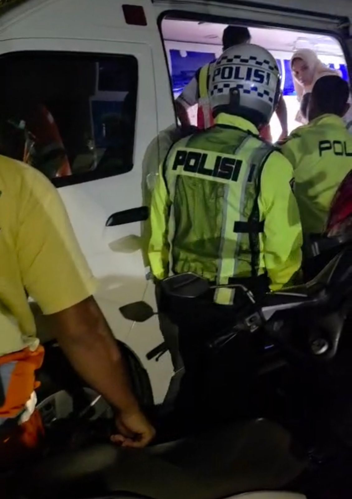 Aksi Kemanusiaan Polisi Evakuasi Balita Kejang di Tol Cipali KM 137