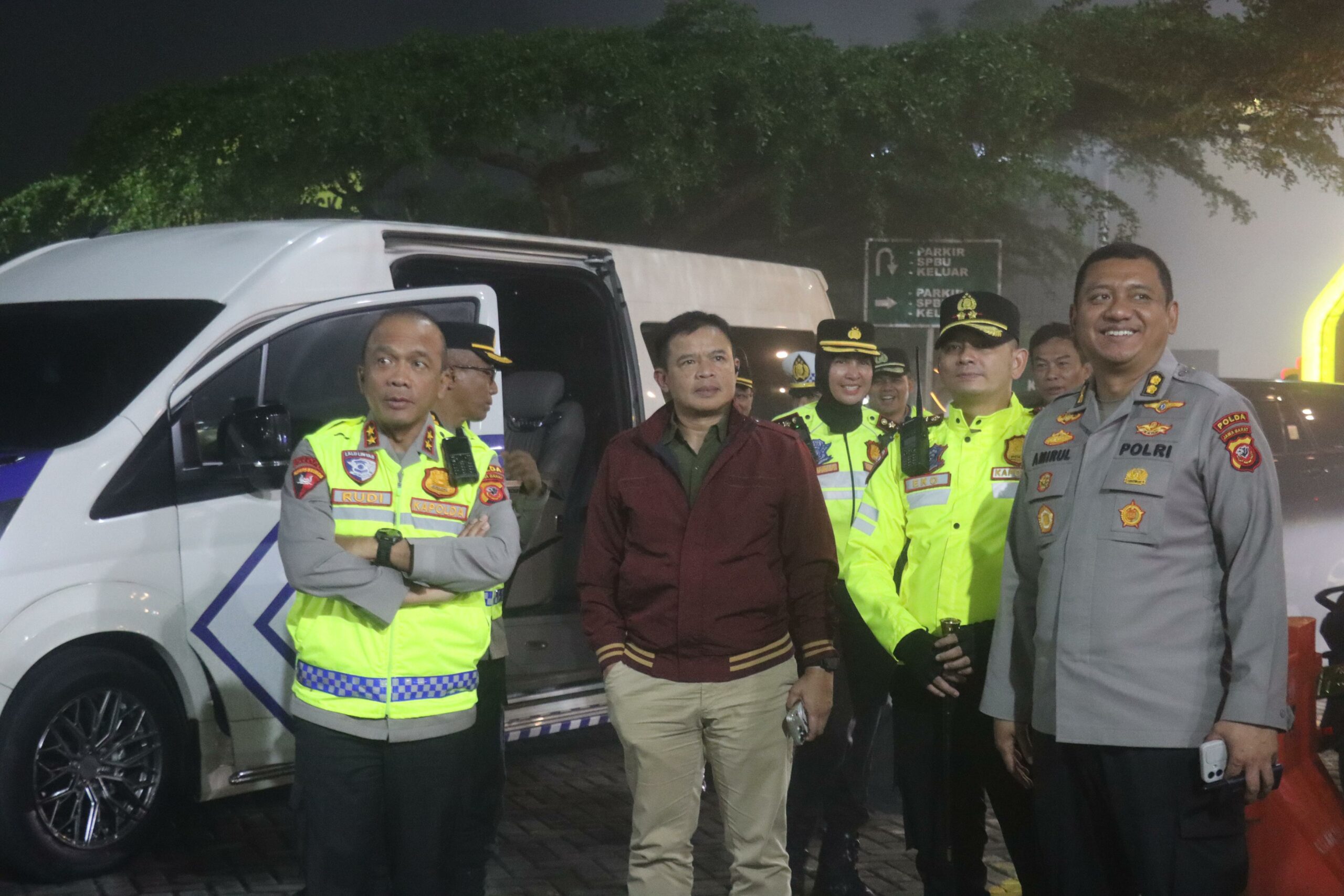 ‎KEPOLISIAN NEGARA REPUBLIK INDONESIA DAERAH JAWA BARAT BIDANG HUBUNGAN MASYARAKAT ‎‎SIARAN PERS‎TENTANG‎‎Kapolda Jabar Tinjau Rest Area KM 164 Tol Cipali Majalengka