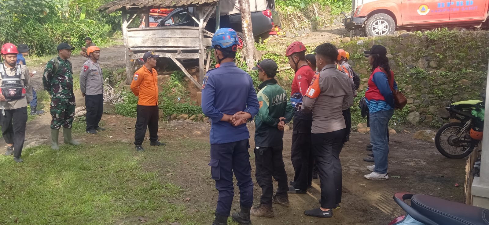 Polsek Pakenjeng Bersama Tim SAR Gabungan Lanjutkan Pencarian Anak Hanyut