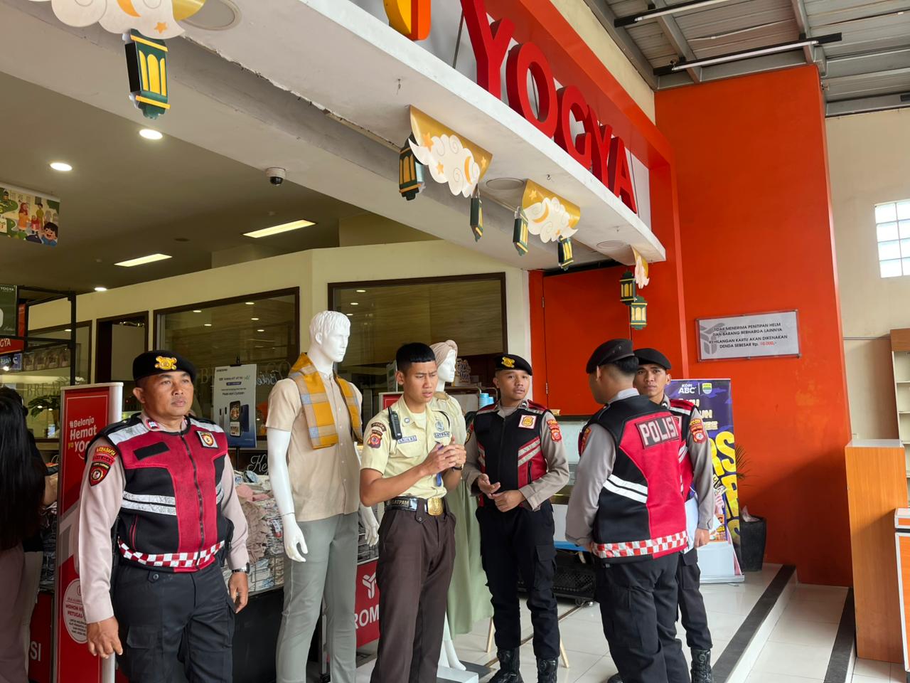 Sat Samapta Polres Garut Tingkatkan Patroli Dialogis, Cegah Premanisme dan Pungli di Pusat Keramaian