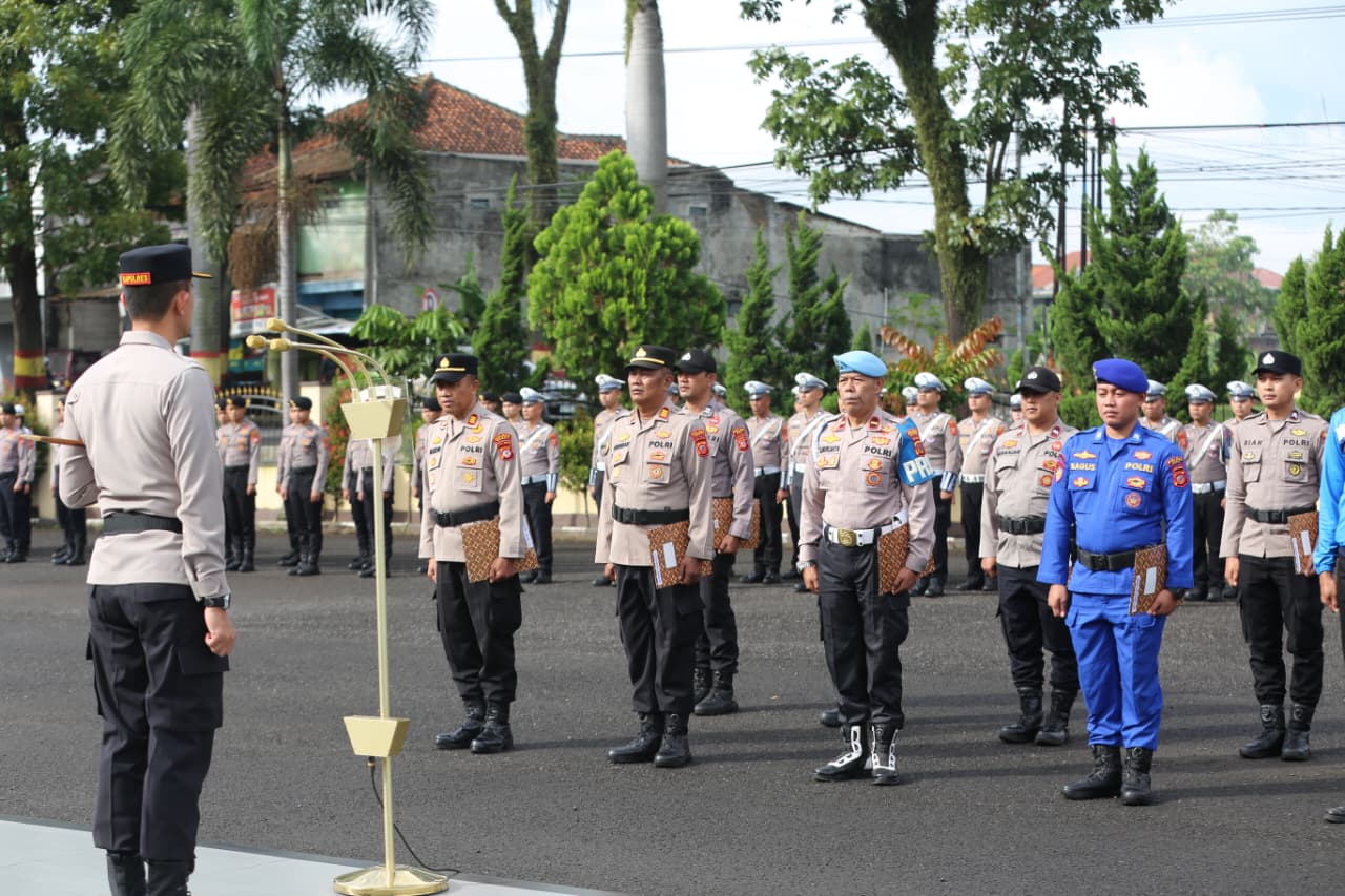 Upacara Kenaikan Pangkat dan Penghargaan Polres Garut, Wujud Apresiasi atas Dedikasi dan Prestasi Personel