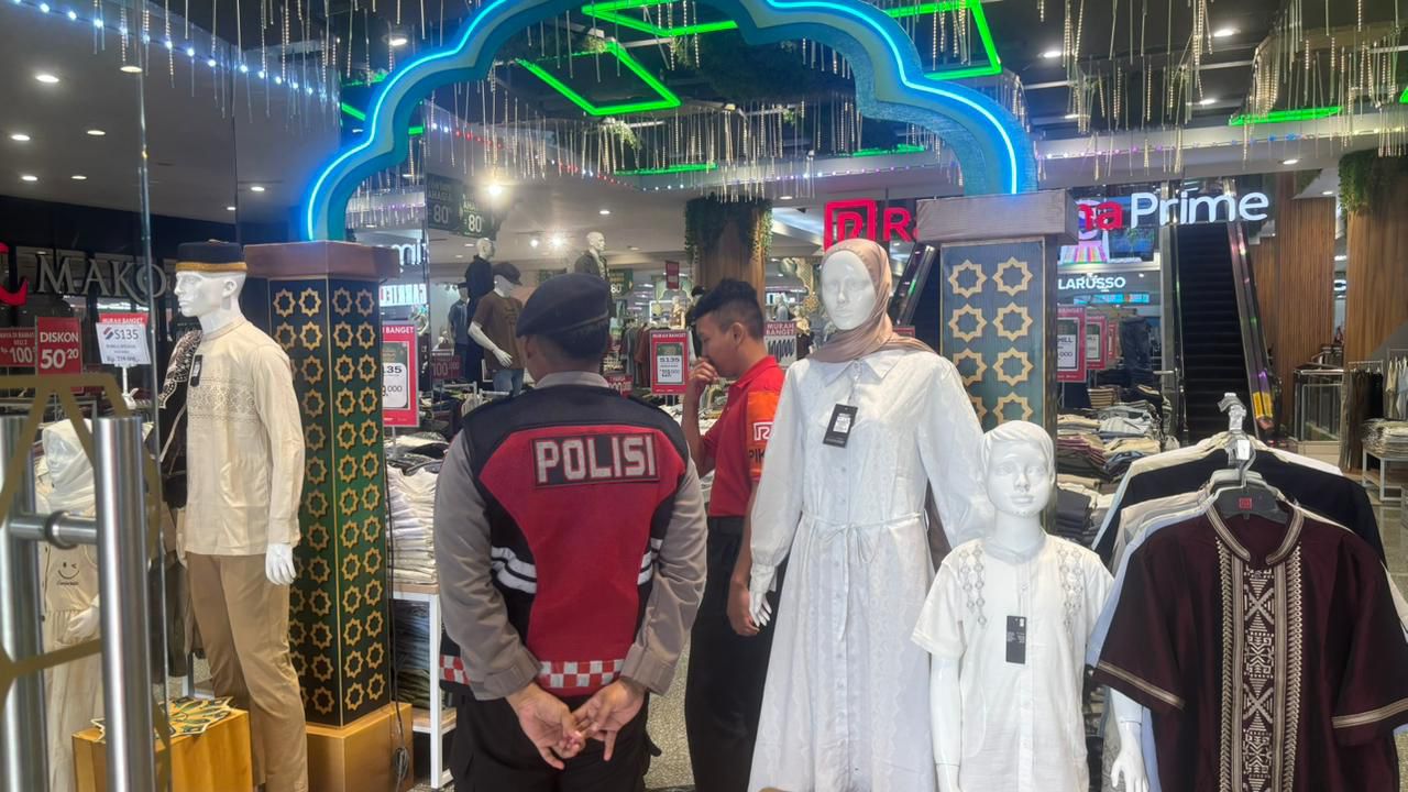 Sat Samapta Polres Garut Tingkatkan Patroli di Pusat Perbelanjaan Sat Samapta Polres Garut Tingkatkan Patroli di Pusat Perbelanjaan