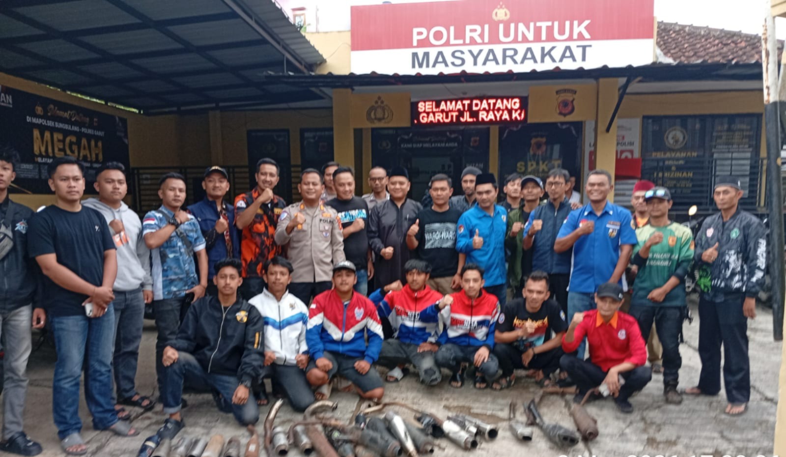 60 Knalpot Brong Diserahkan Sukarela, Polsek Bungbulang Gandeng OKP Ciptakan Situasi Kondusif