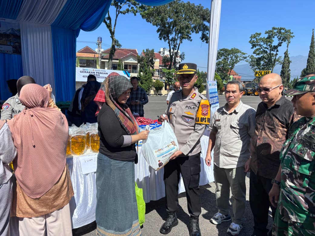 Ringankan Beban Masyarakat, Polres Garut Gelar Gerakan Pangan Murah Selama Ramadhan