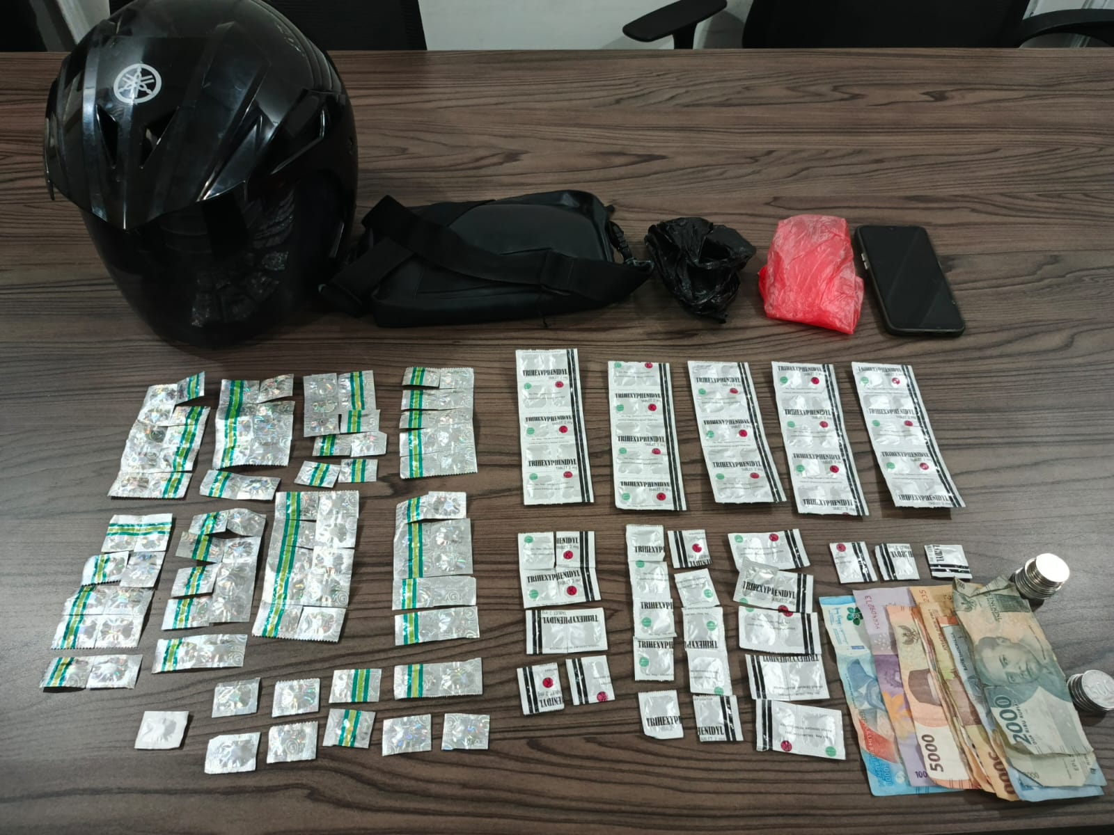 Satresnarkoba Polres Garut Tangkap Pengedar Obat Keras di Pasar Limbangan