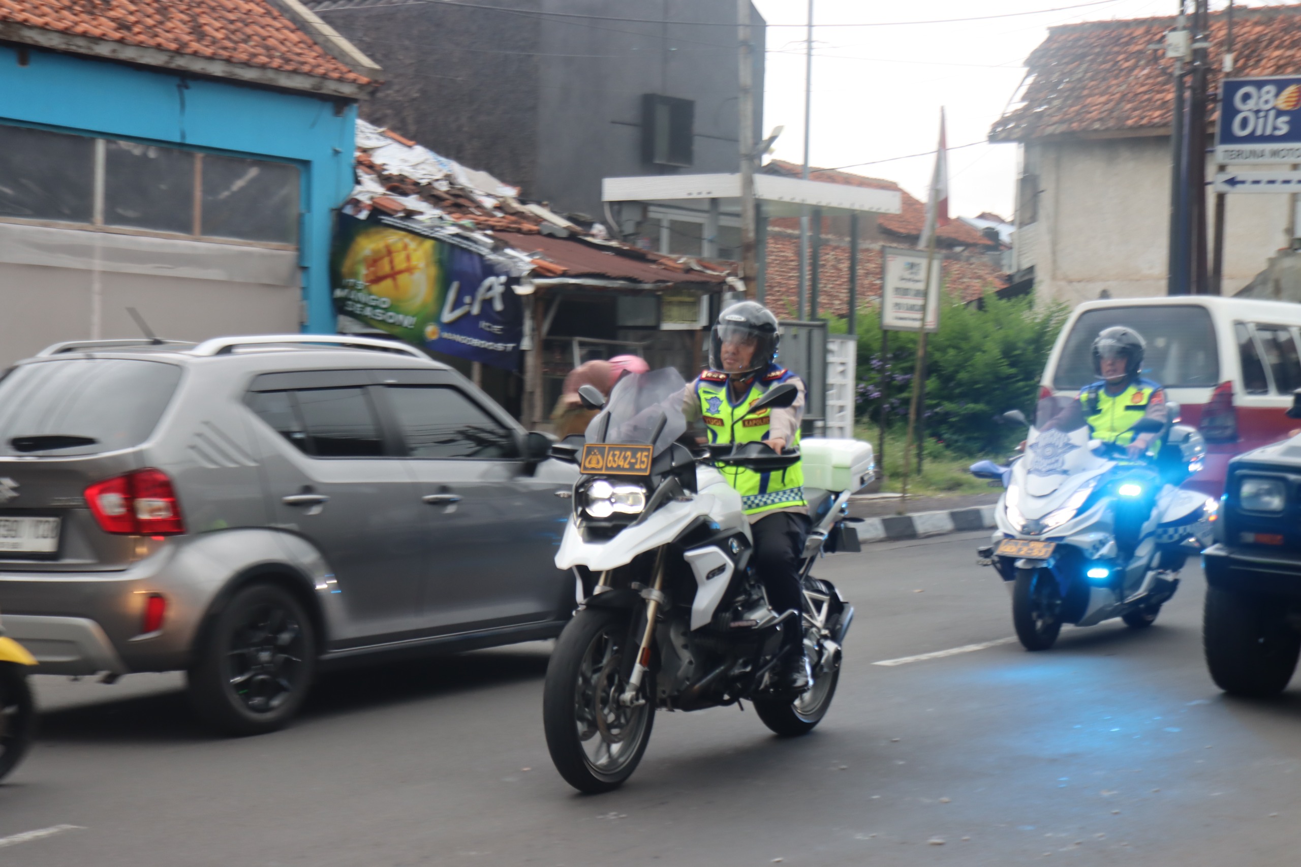 Polres Garut Lakukan Rekayasa Lalu Lintas One Way dari Bandung Menuju Tasikmalaya