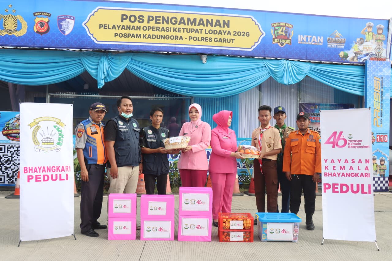 Bhayangkari Garut Peduli, Kapolres dan Ketua Bhayangkari Kunjungi Pos Pam Ops Ketupat Lodaya 2026