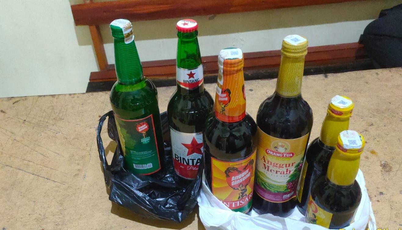 Polsek Cibalong Razia Sejumlah Minuman Keras di Dua Lokasi