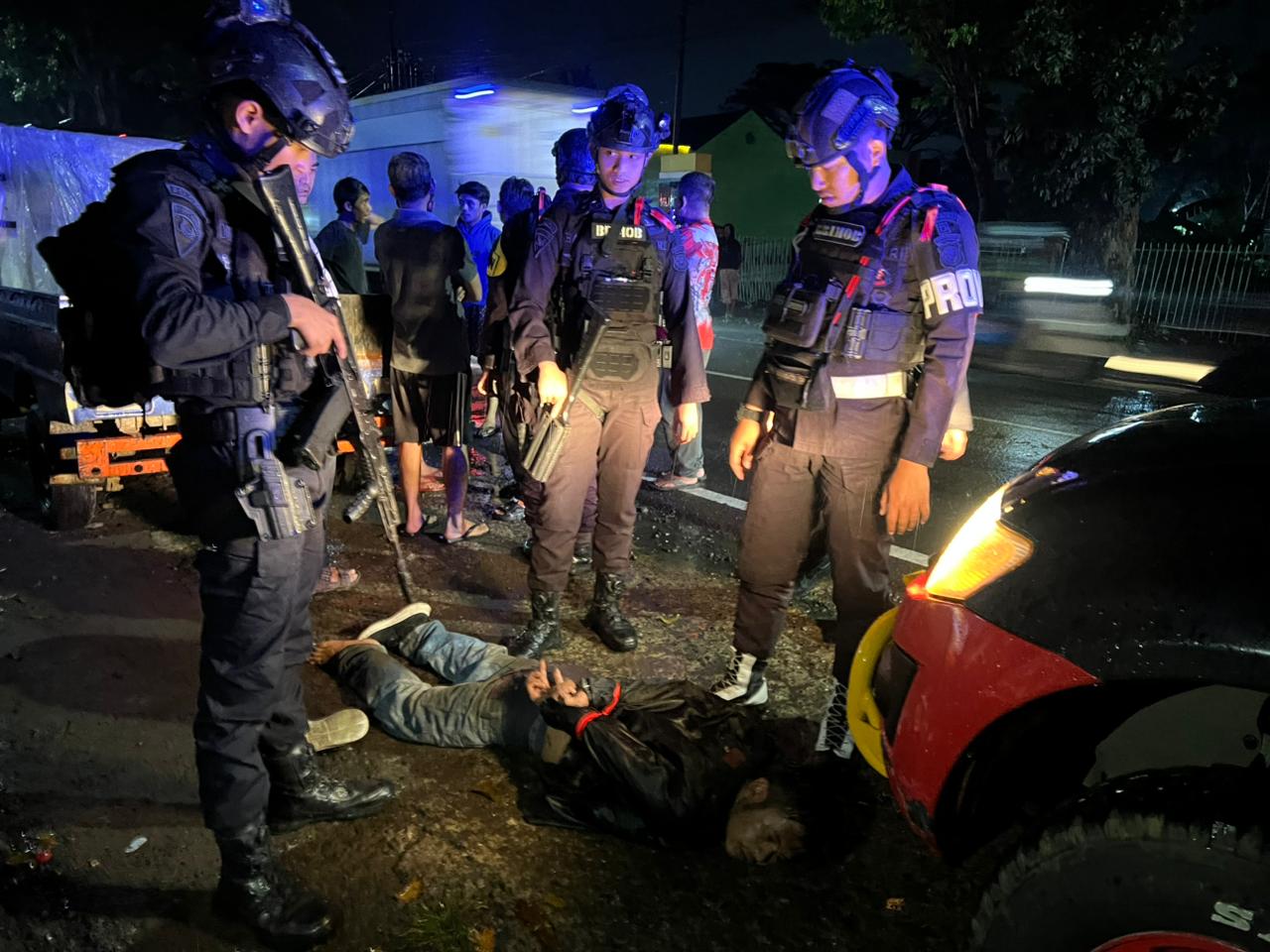 Polres Garut Bersama Satgas PRC Brimob Amankan Pelaku Pemalakan Angkot Di Jalan Raya Leles