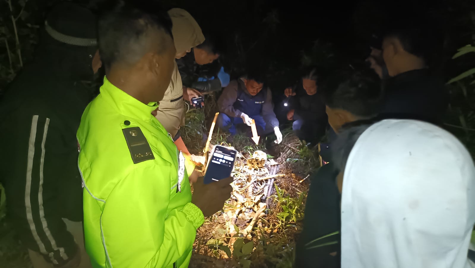 Geger Penemuan Kerangka Manusia Di Hutan Banjarwangi, Polres Garut Lakukan Penyelidikan