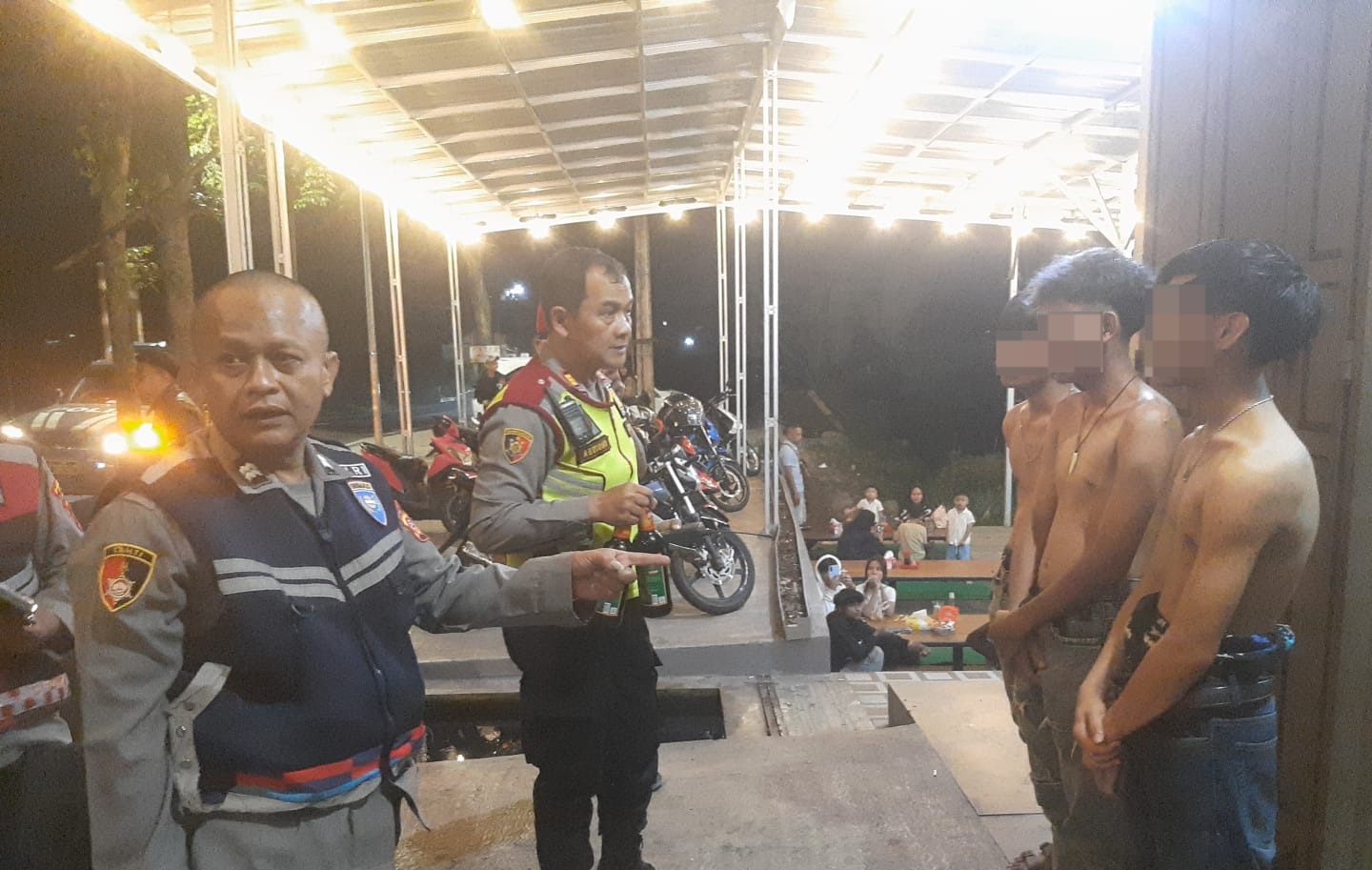 Patroli Polsek Wanaraja Amankan 5 Remaja yang Konsumsi Miras