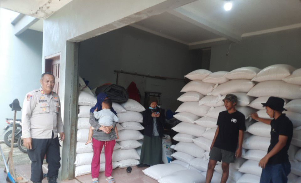 Dukung Ketahanan Pangan, Kapolsek Sukawening Kawal Serapan 21 Ton Jagung ke Gudang Bulog