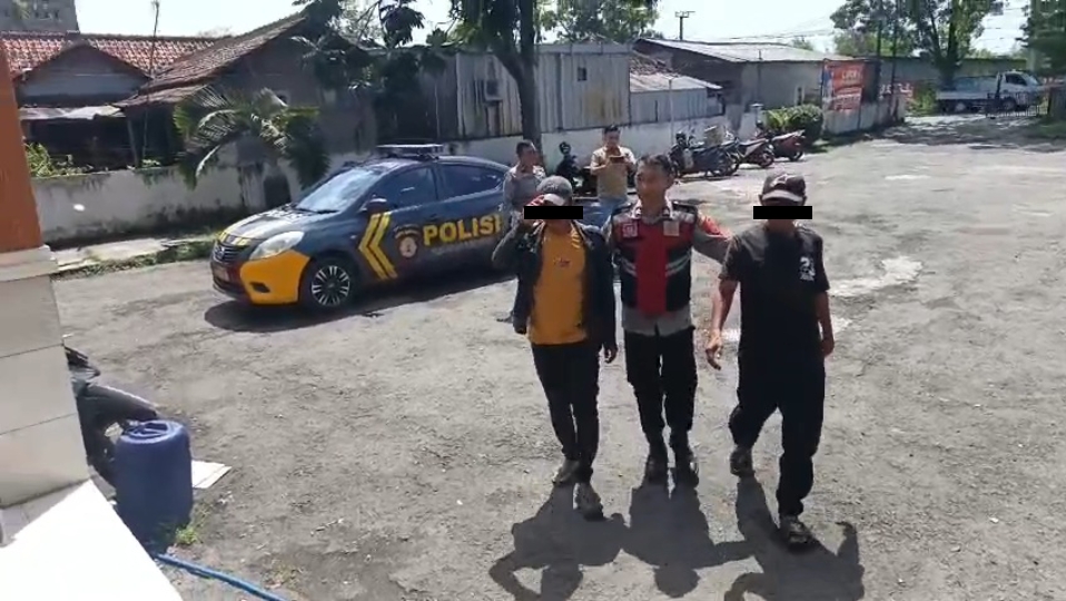 Tindak Lanjuti Video Viral, Polisi Gerak Cepat Amankan Pelaku Pemalakan di Perlintasan Kereta Api Bojong Salam‎