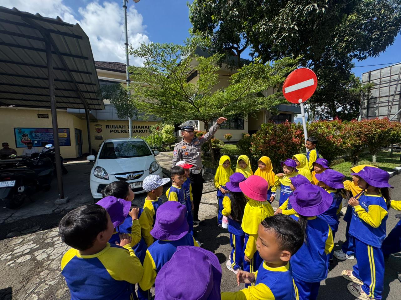 Polisi Sahabat Anak, Satlantas Polres Garut Tanamkan Keselamatan Sejak Dini di TK Al-Hikmah
