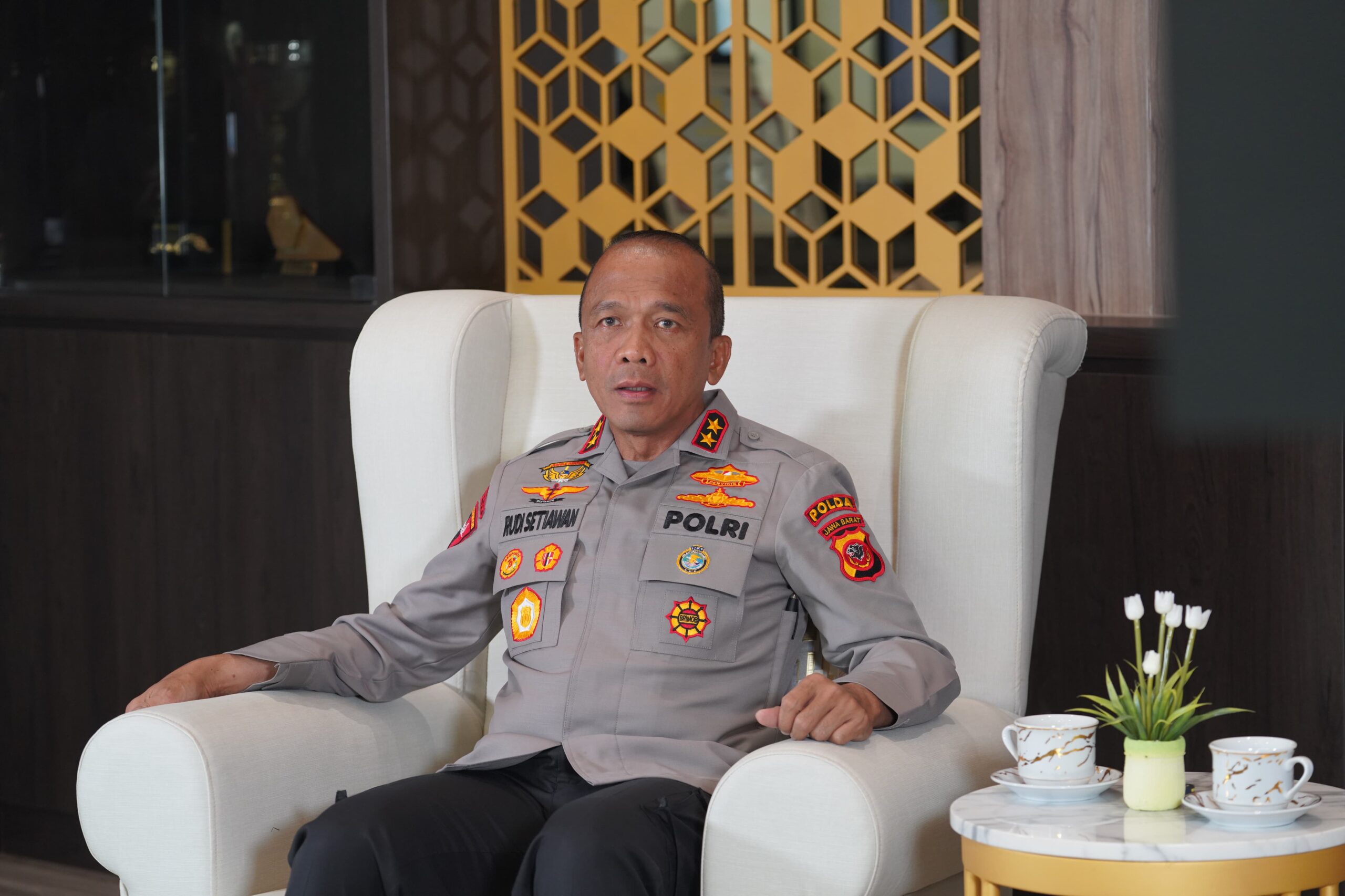 Polda Jabar Berdayakan Warga Lokal dan Beri Layanan Kesehatan di Kaki Gunung Gede