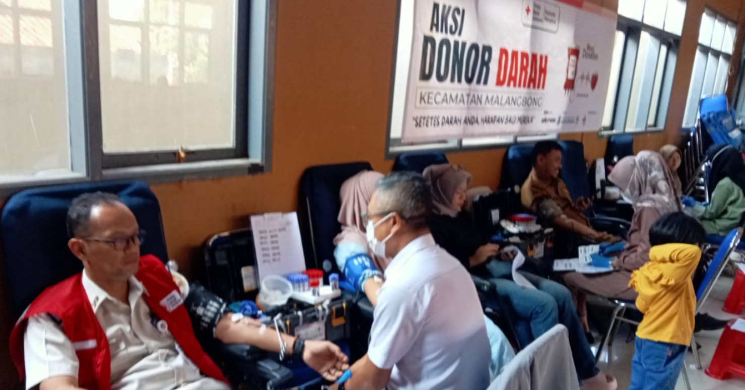 Polsek Malangbong Hadir di Tengah Masyarakat, Ikuti Kegiatan Donor Darah dan Bakti Kesehatan