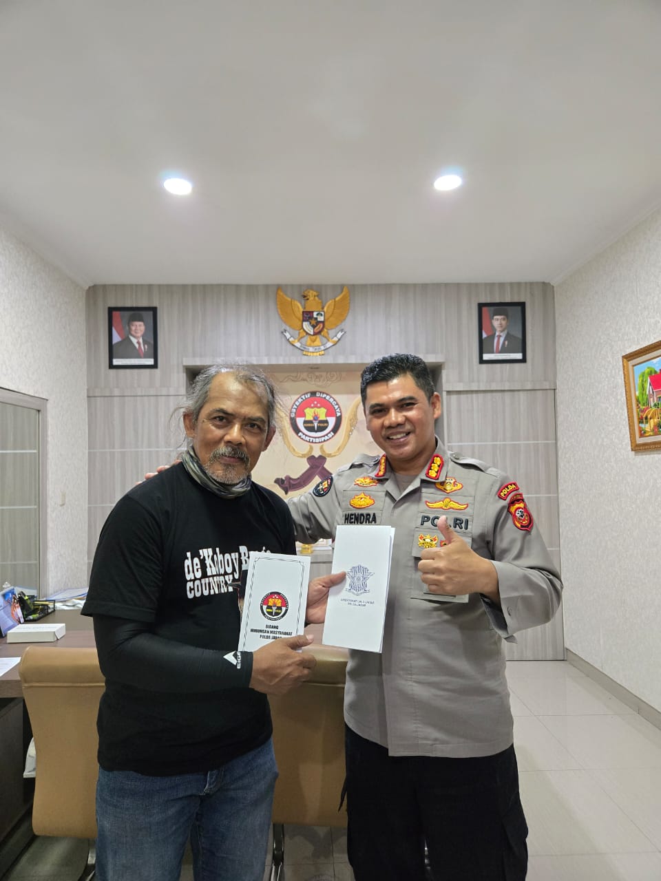 Polda Jabar Memberikan Dukungan Kepada Wartawan Peserta Gowes Jarak Jauh IVCA Rally Polda Jabar Memberikan Dukungan Kepada Wartawan Peserta Gowes Jarak Jauh IVCA Rally
