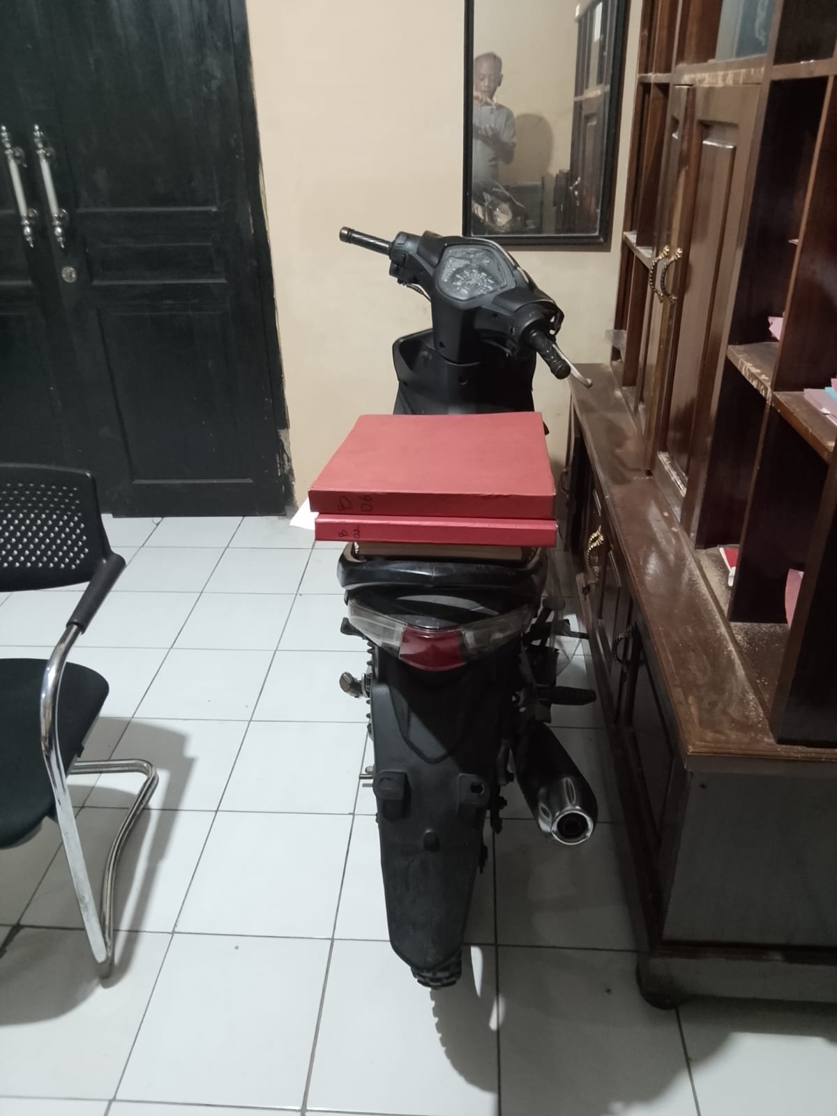 Komitmen Berantas Kejahatan, Polisi Ringkus Penadah Motor Hasil Curian Komitmen Berantas Kejahatan, Polisi Ringkus Penadah Motor Hasil Curian
