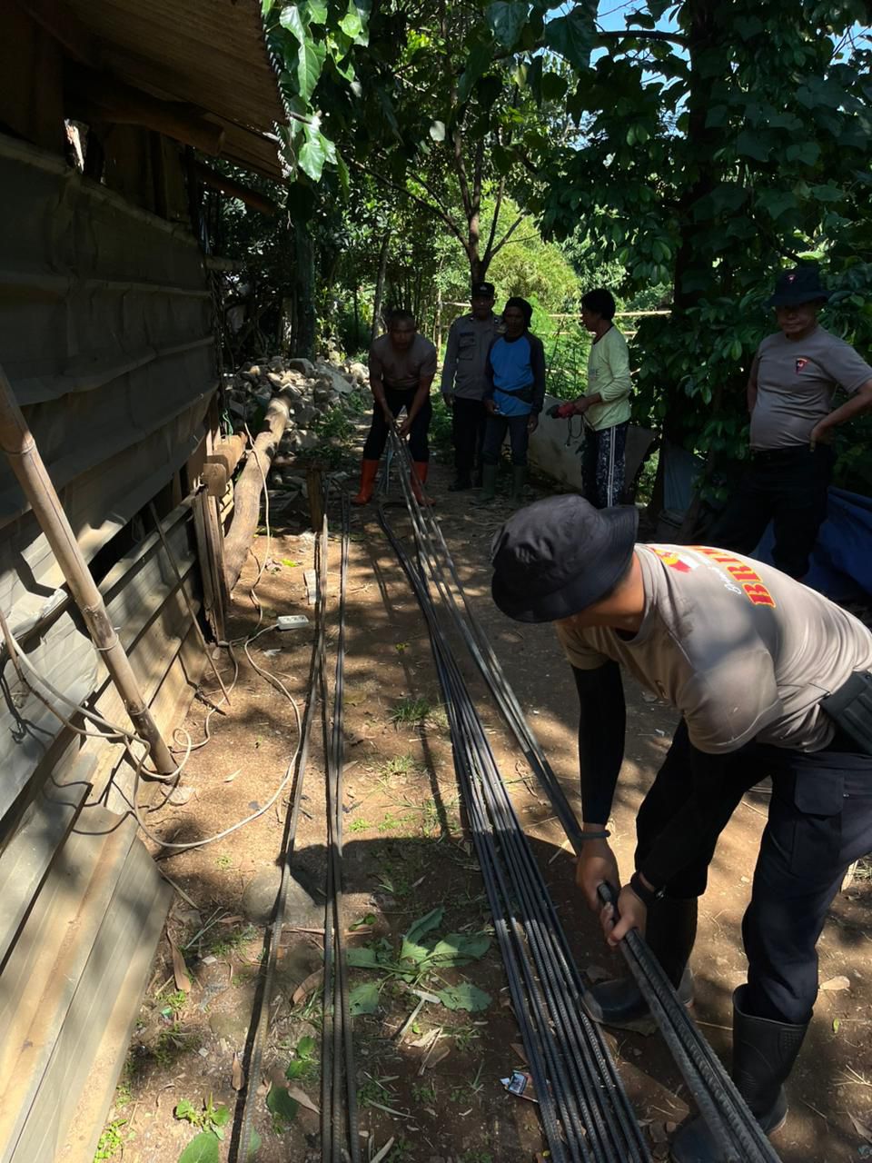 Polisi Bangun Jembatan Merah Putih di Cicalengka Hampir Rampung, Warga Segera Nikmati Akses Penghubung Baru Polisi Bangun Jembatan Merah Putih di Cicalengka Hampir Rampung, Warga Segera Nikmati Akses Penghubung Baru