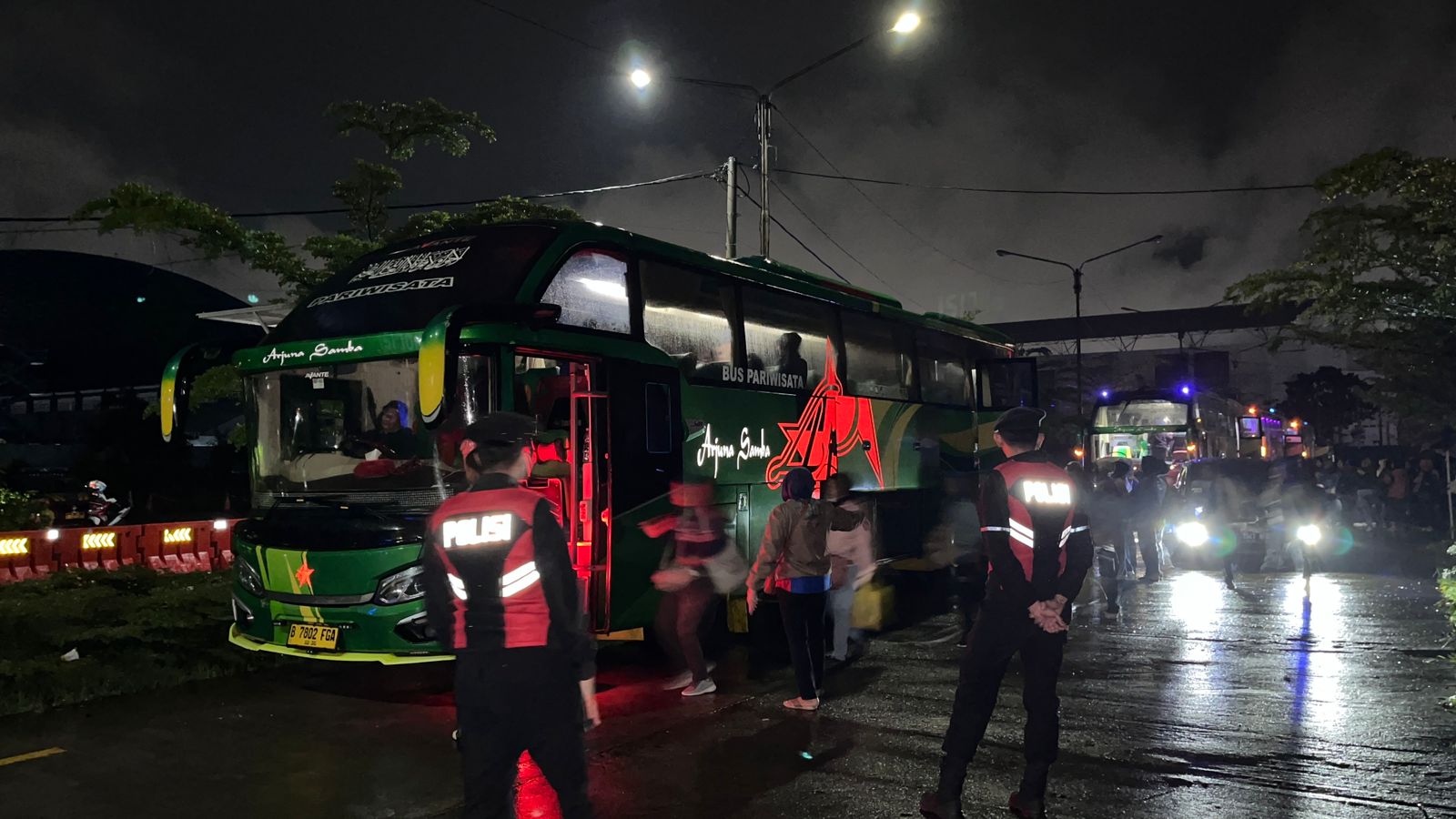 Polres Garut Lakukan Pengawalan Keberangkatan Buruh ke Monas Jakarta