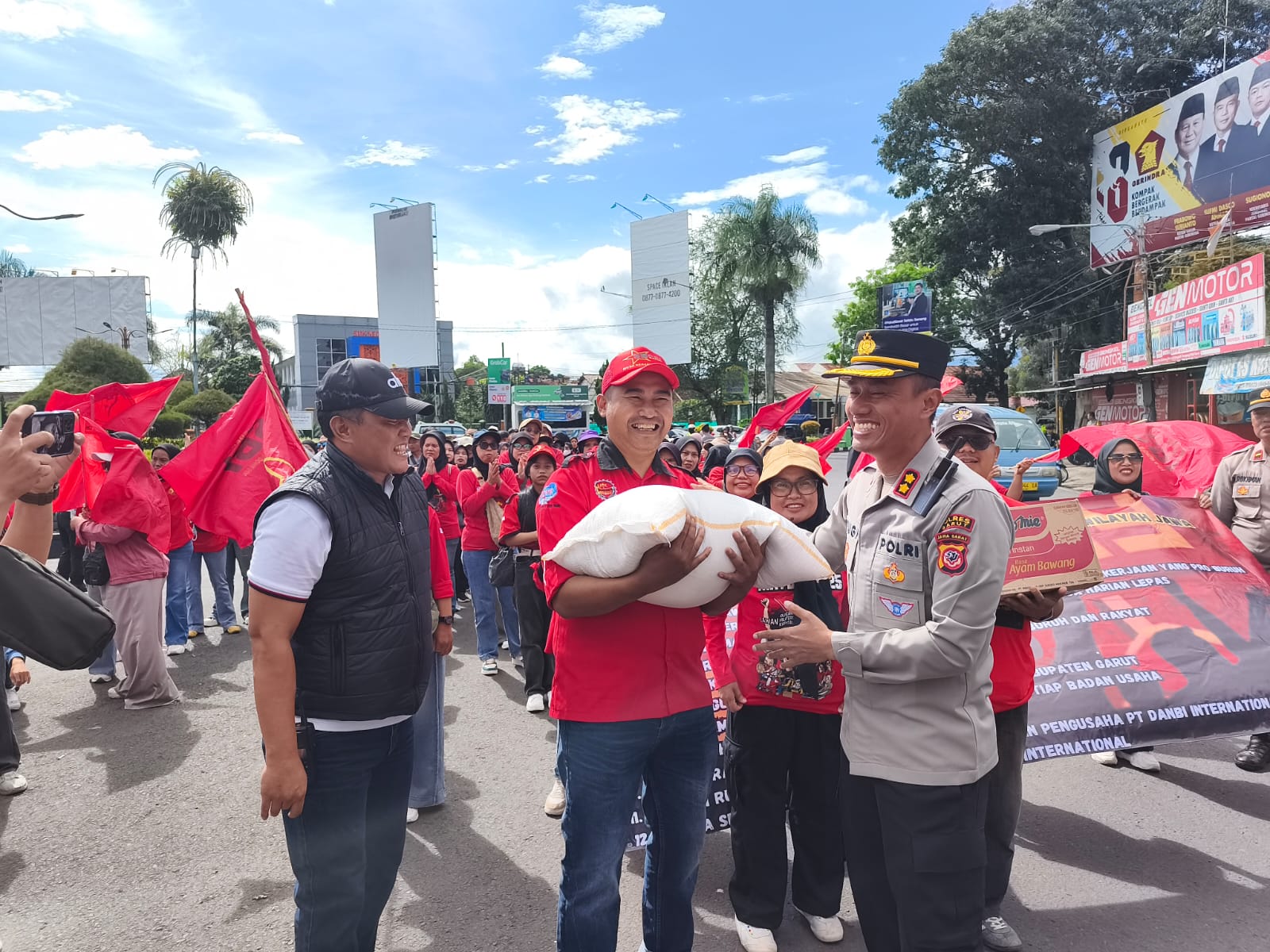 Polres Garut Kawal Aksi May Day Secara Humanis, Ratusan Buruh Sampaikan Aspirasi
