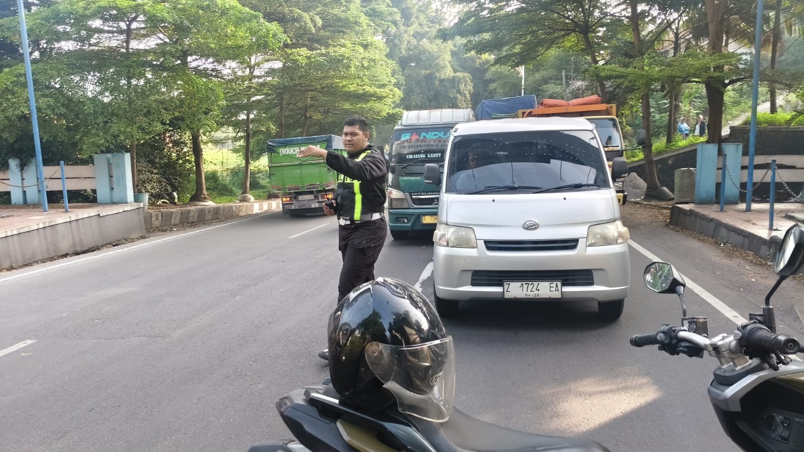 Truk Toronton Alami As Patah di Lebak Jero Kadungora, Polisi Berlakukan Sistem Buka Tutup Arus
